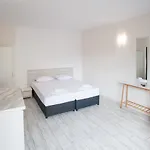 Guest And Desi Pensión 3*