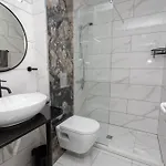 Guest And Desi Pensión 3*