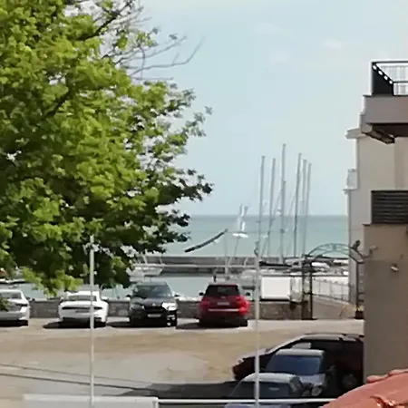 Desi - деси Balchik