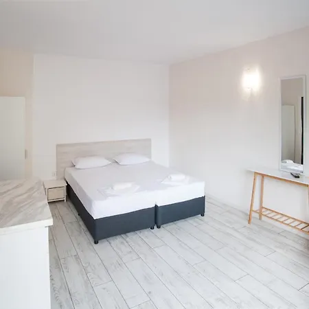 Guest And Desi Guest house 3*