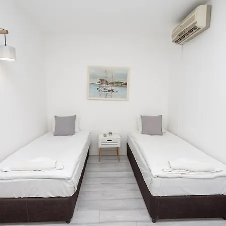 Guest house Guest And Desi Balchik