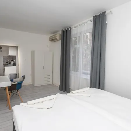 Desi - деси Guest house *