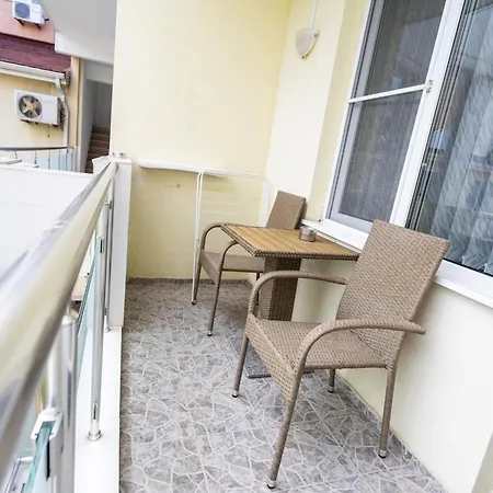 Desi - деси Guest house *