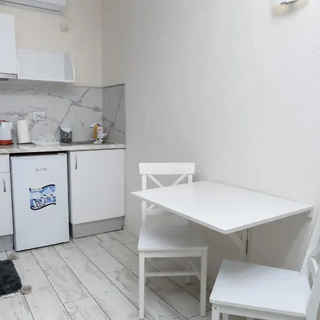 Desi - деси Guest house *