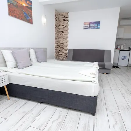 Desi - деси Guest house Balchik