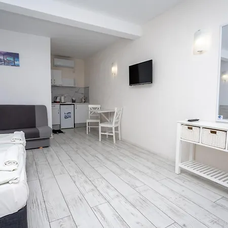 Desi - деси Guest house *