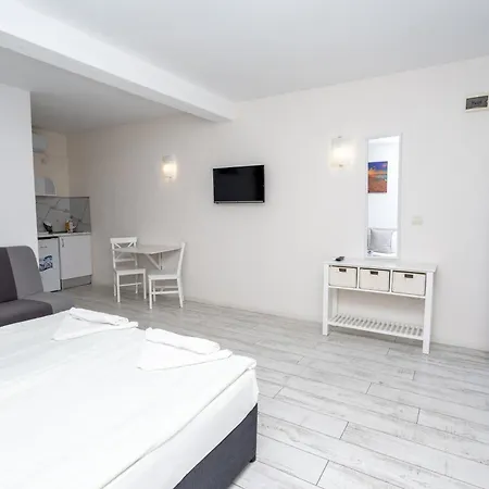 Desi - деси Guest house Balchik