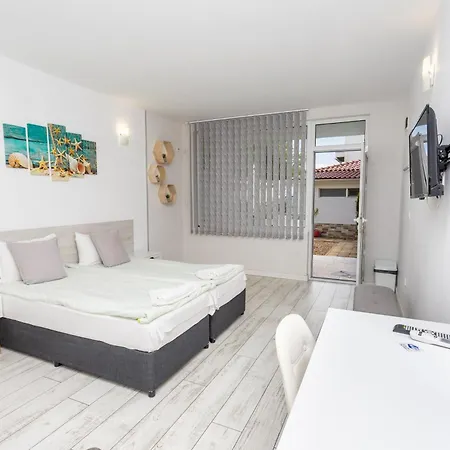 Guest And Desi Guest house 3*