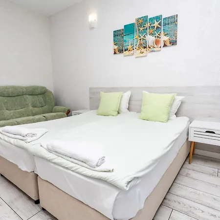 Desi - деси Guest house *