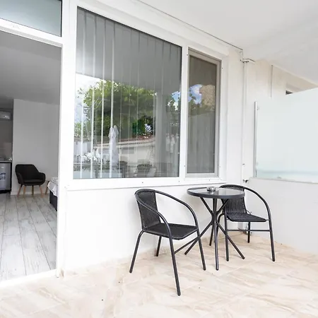 Desi - деси Guest house Balchik