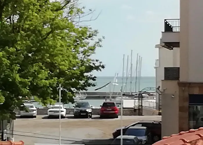 Guest And Desi Balchik