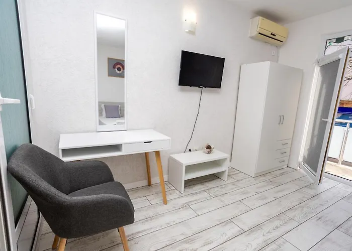 Guest house Guest And Desi Balchik