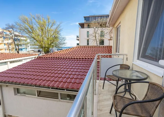 Guest house Guest And Desi Balchik