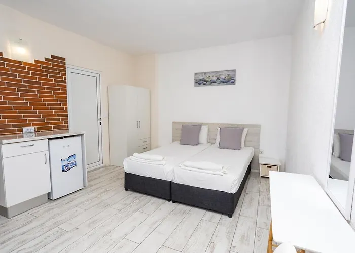 Guest And Desi Balchik