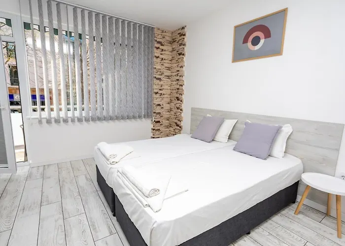 Guest And Desi Balchik