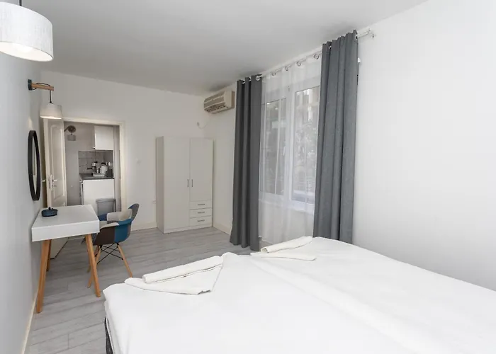 Guest And Desi Guest house 3*