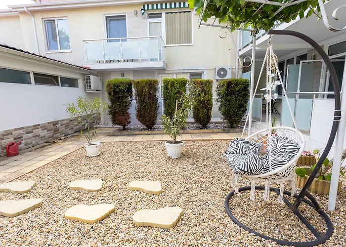 Guest And Desi Balchik