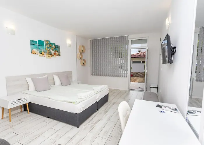 Guest And Desi Guest house 3*