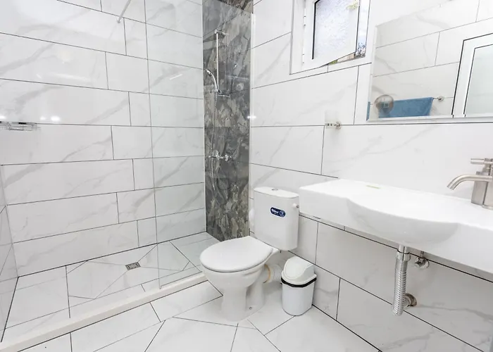 Guest And Desi Balchik