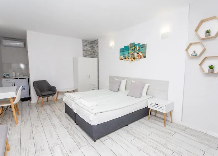 Guest house Guest And Desi Balchik