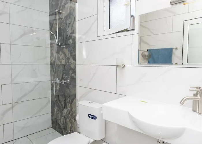 Guest house Guest And Desi Balchik